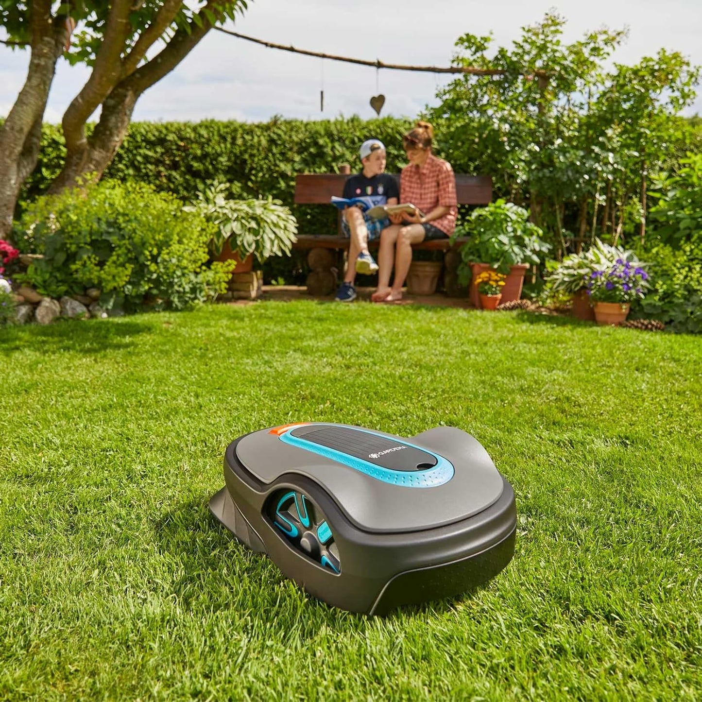 Gardena smart SILENO Life 1000 Mähroboter-Set: Innovative LONA KI-Technologie, SensorControl, für Steigungen bis 35 Prozent, inkl. smart Gateway, UK-Version (19702-68), Schwarz / Türkis / Grau