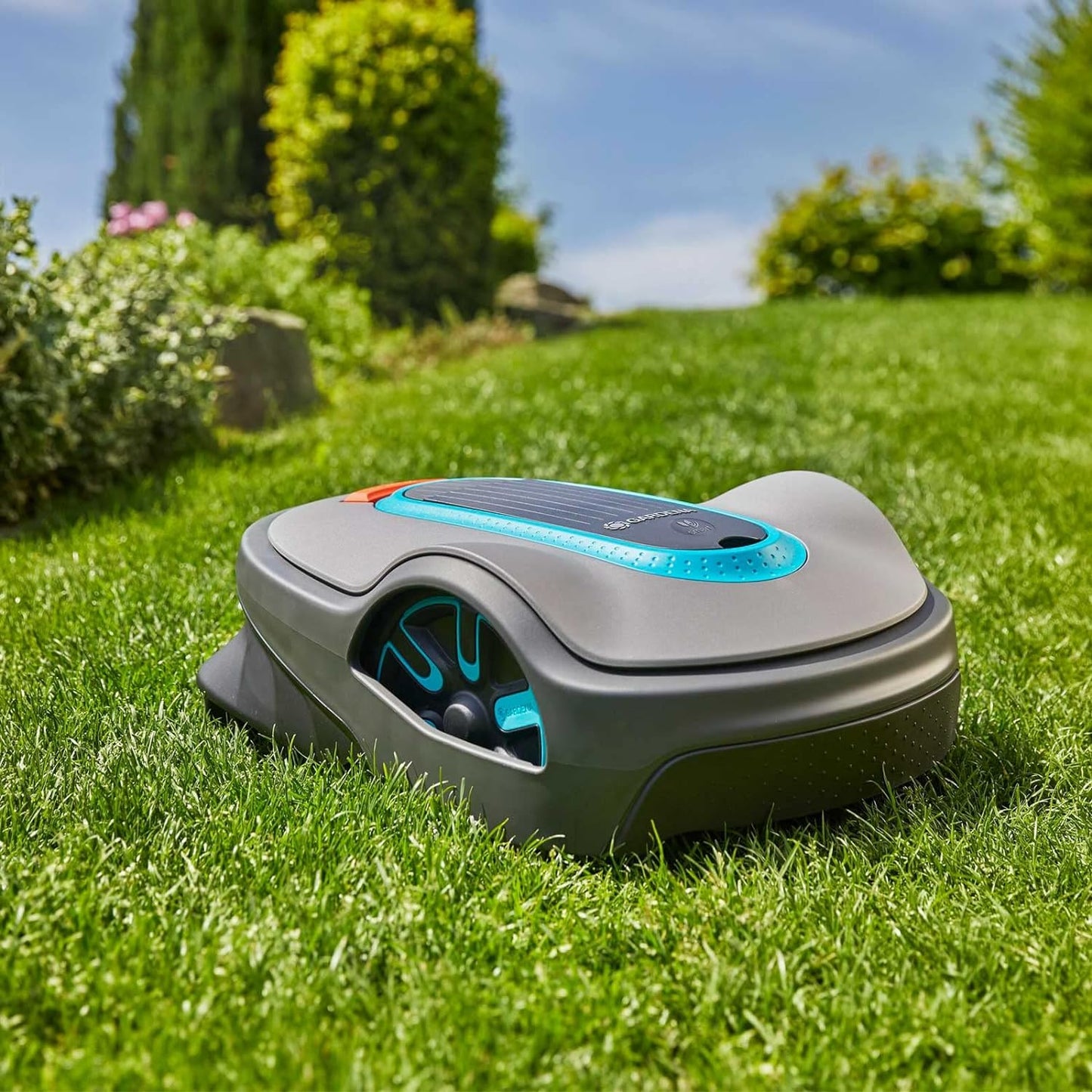 Gardena smart SILENO Life 1000 Mähroboter-Set: Innovative LONA KI-Technologie, SensorControl, für Steigungen bis 35 Prozent, inkl. smart Gateway, UK-Version (19702-68), Schwarz / Türkis / Grau