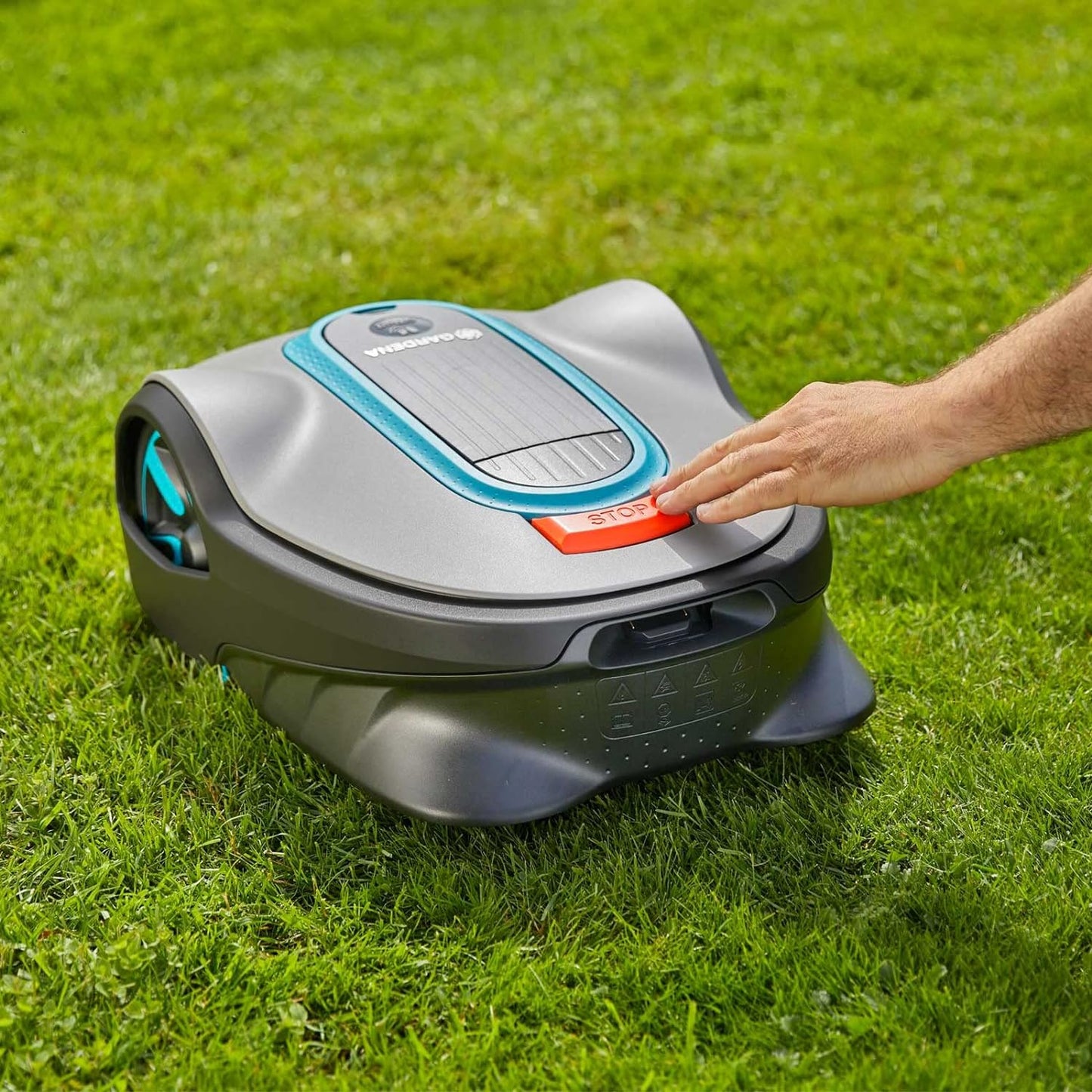 Gardena smart SILENO Life 1000 Mähroboter-Set: Innovative LONA KI-Technologie, SensorControl, für Steigungen bis 35 Prozent, inkl. smart Gateway, UK-Version (19702-68), Schwarz / Türkis / Grau