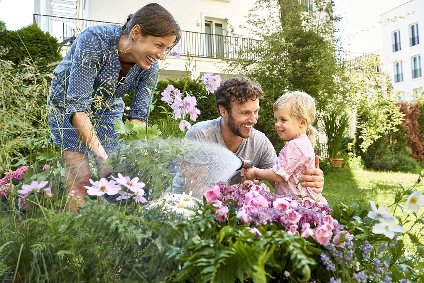 Gardena city gardening Terrassen-Schlauchbox 10 m: Schlauchrolle mit 10 m Schlauch, einklappbare Kurbel und Griff, platzsparende Aufbewahrung